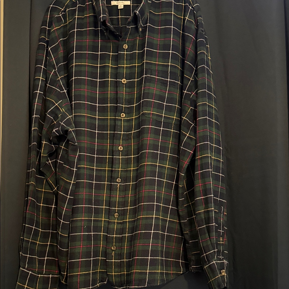 Green Plaid Button-Down Shirt - Classic Men's Flannel